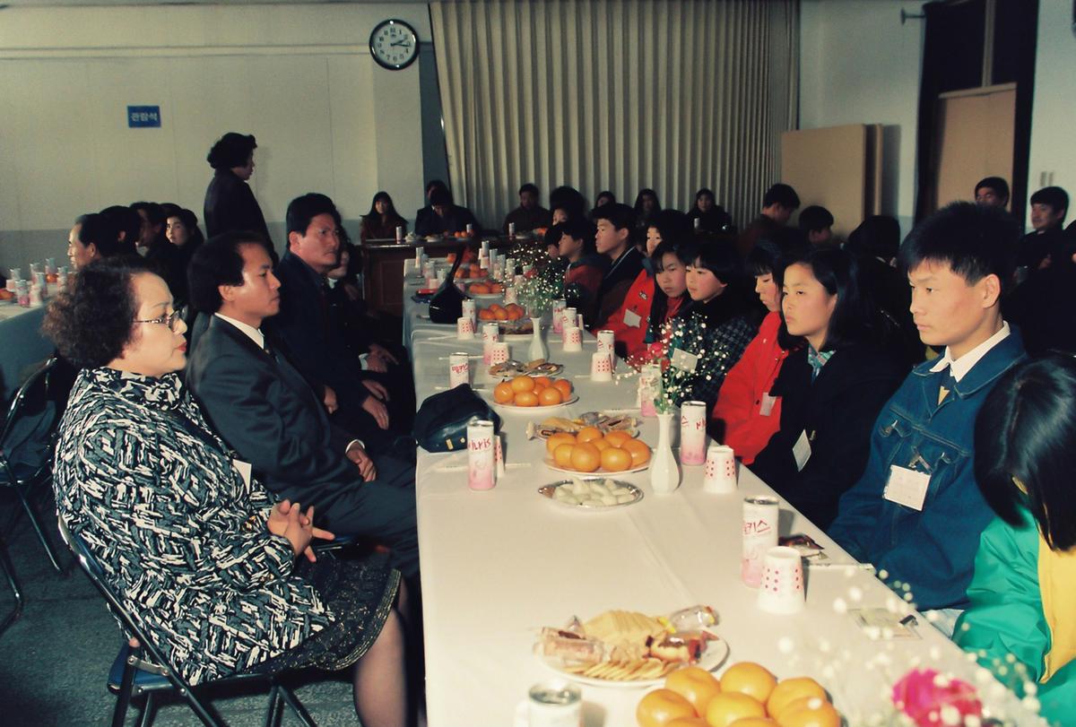 소년소녀가장세와 후원자간 만낭믜 광장