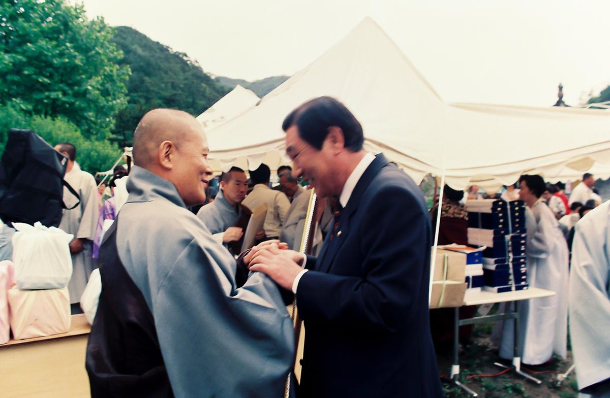 용성 대종사 행적비 제막식