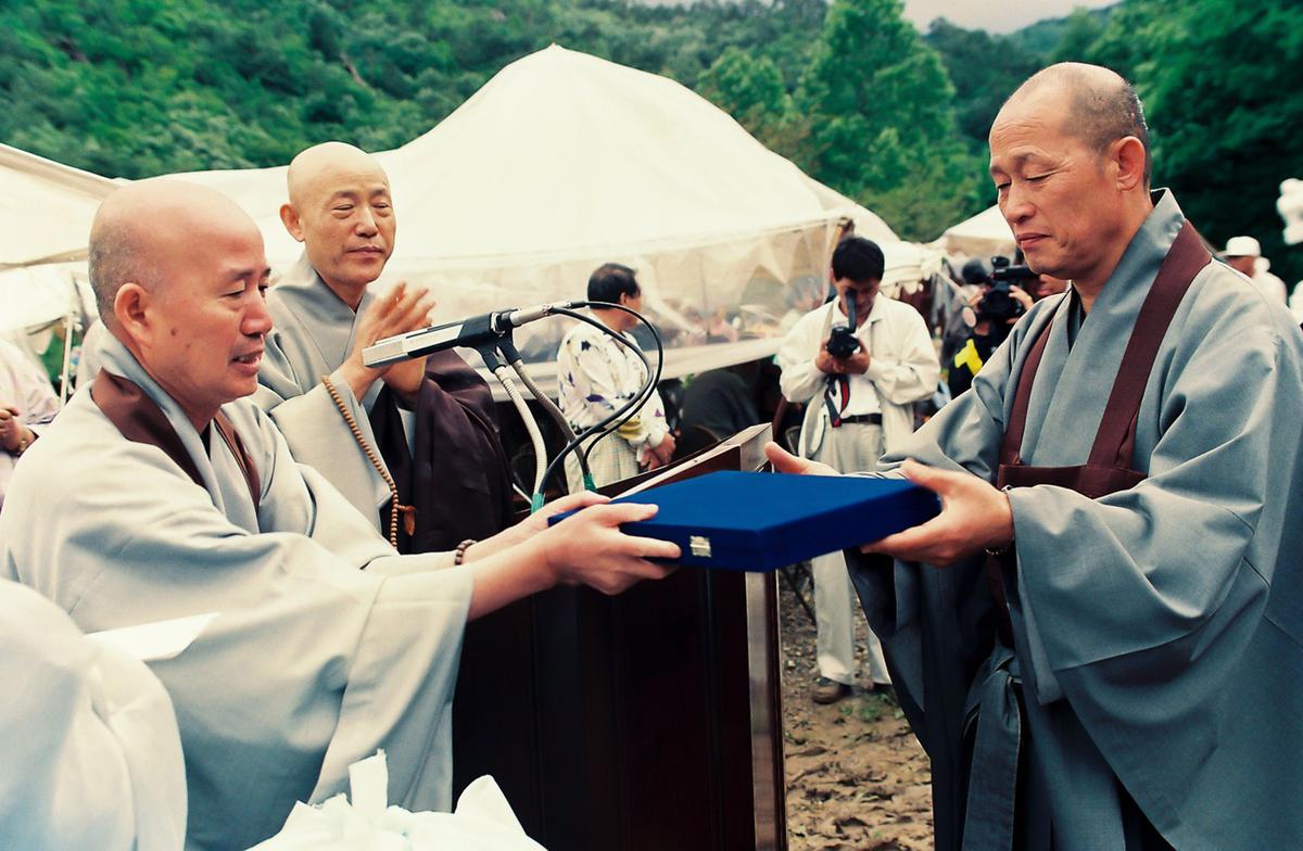 용성 대종사 행적비 제막식
