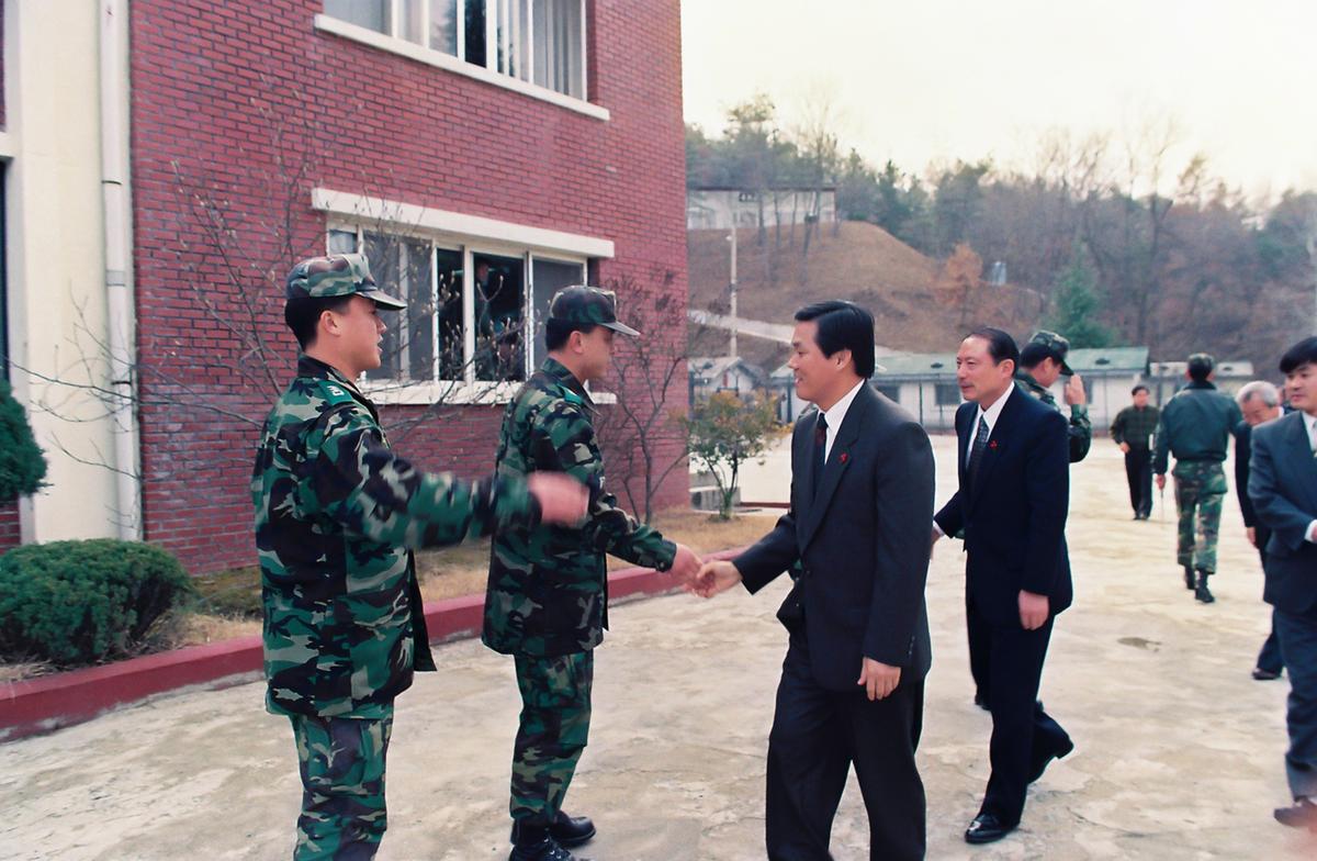 부대방문