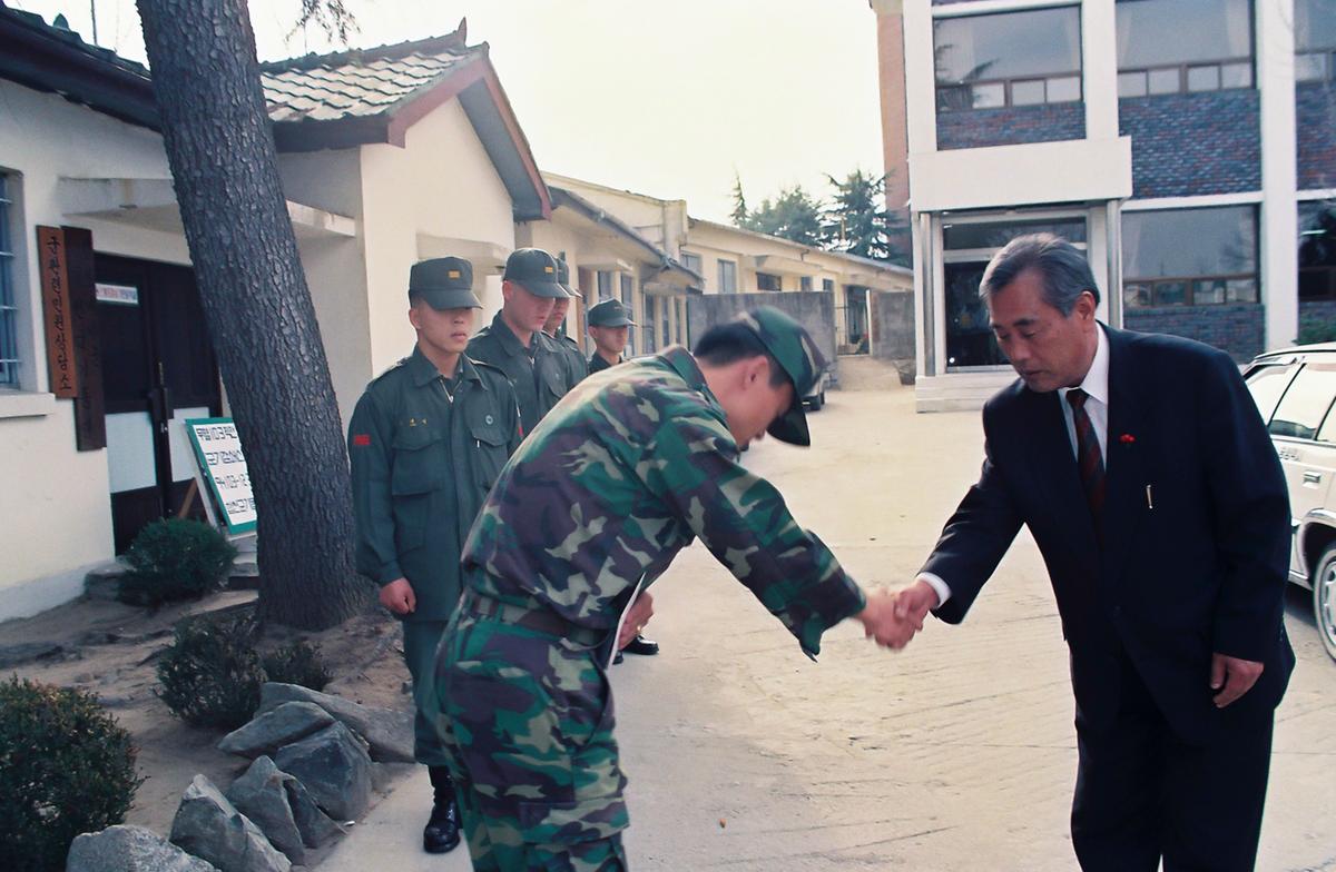 부대방문