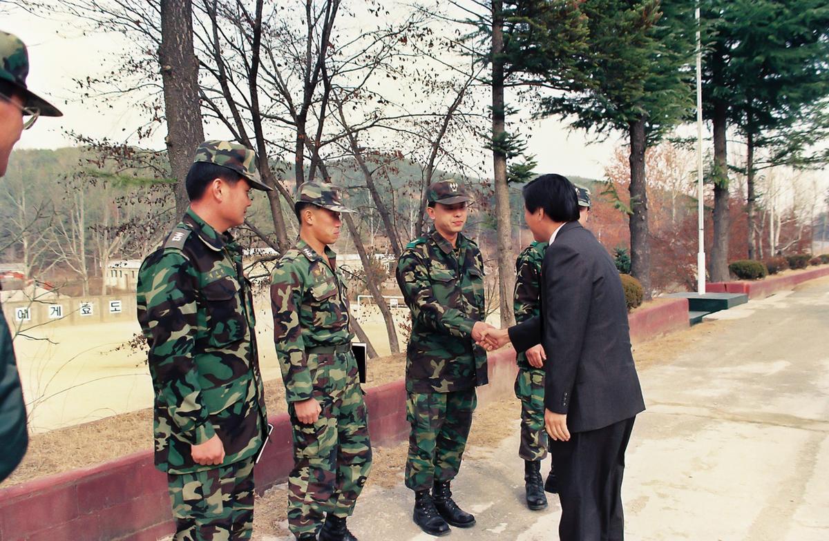 부대방문