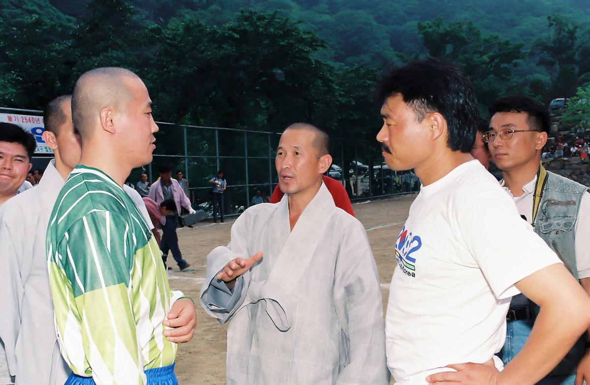 김흥국 방문 사찰축구행사