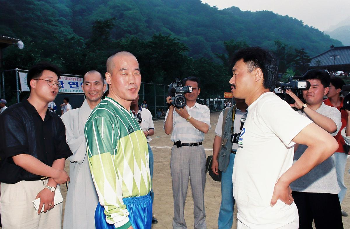 김흥국 방문 사찰축구행사