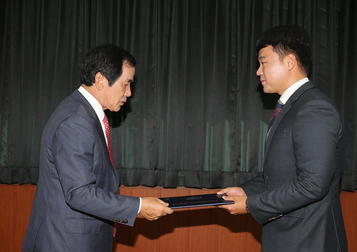 공무직전환자임명장교부