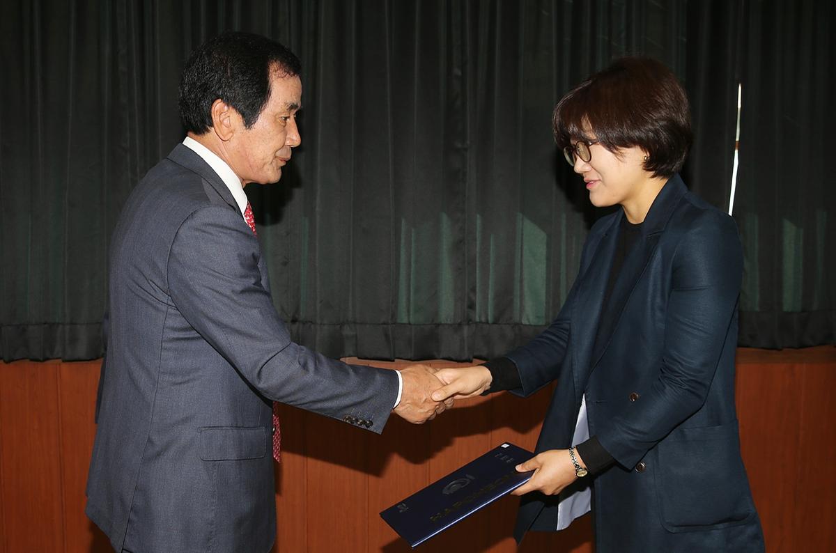공무직전환자임명장교부