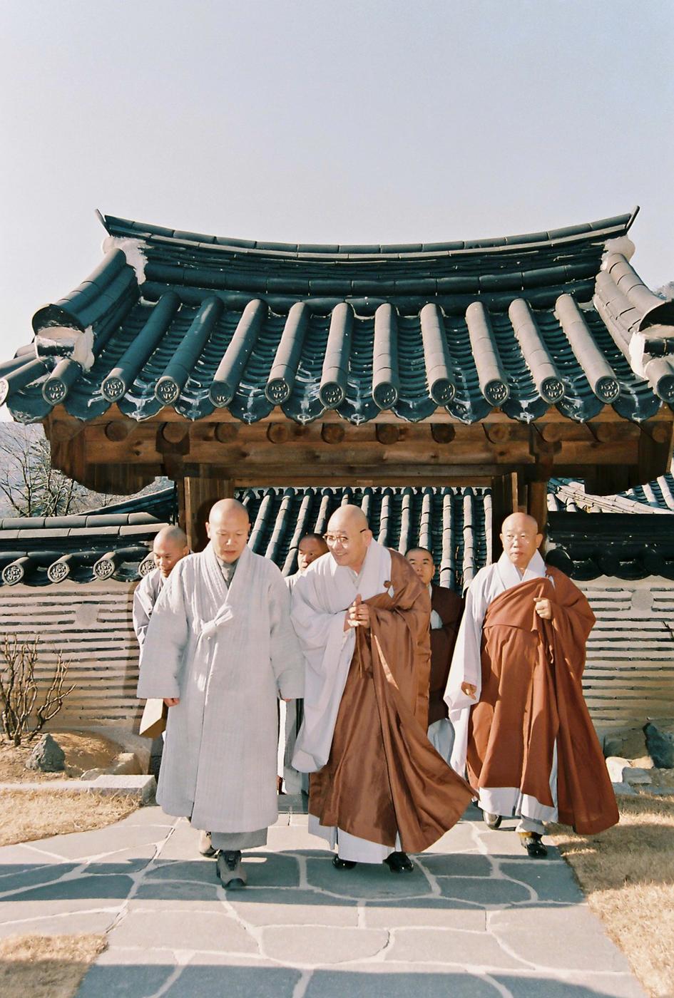 사찰스님