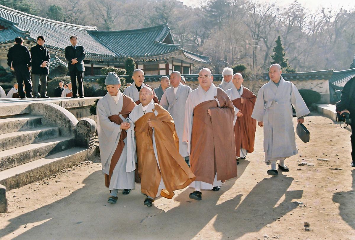 사찰스님