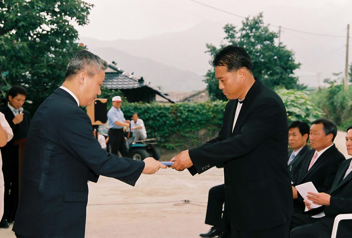 2004년 범죄없는 마을 현판식