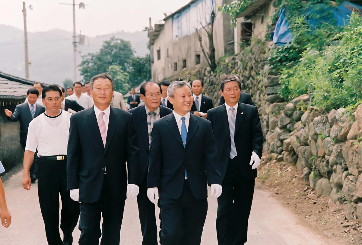 2004년 범죄없는 마을 현판식