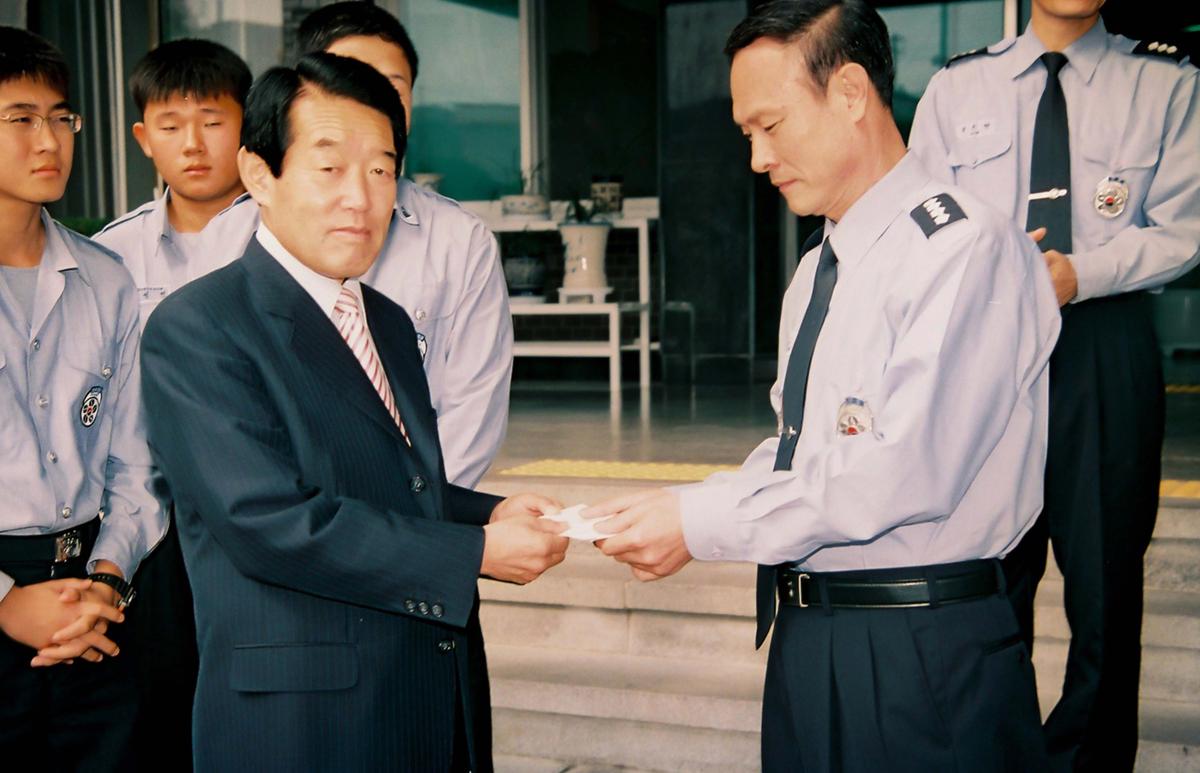 군수님과기념촬영