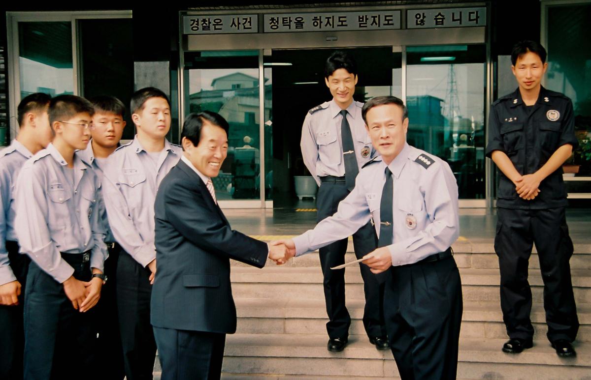 군수님과기념촬영