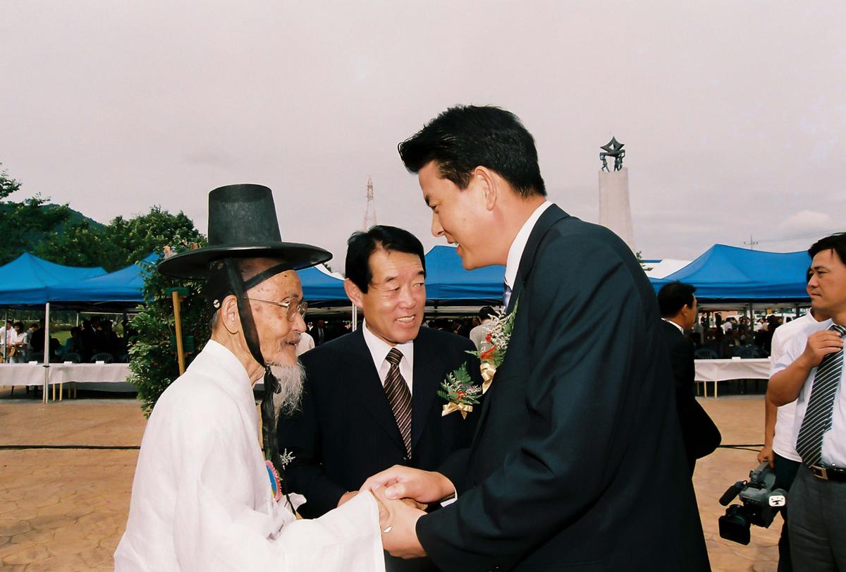 새천년 생명의 숲. 군민 생활 체육공원 준공식