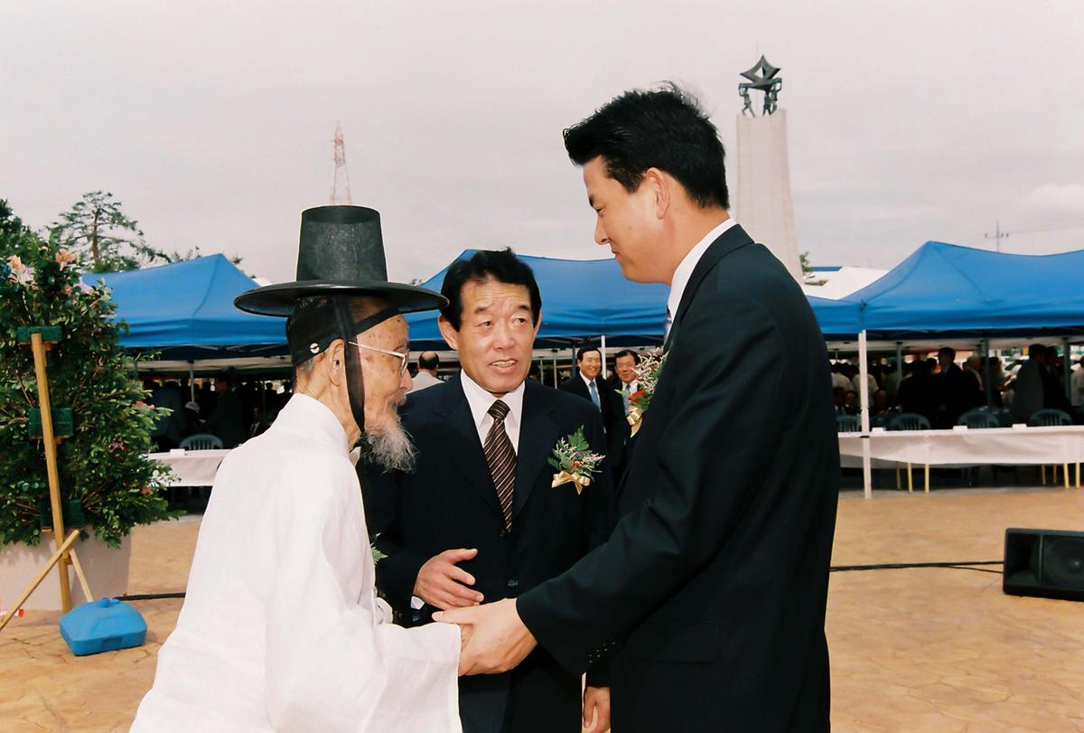 새천년 생명의 숲. 군민 생활 체육공원 준공식