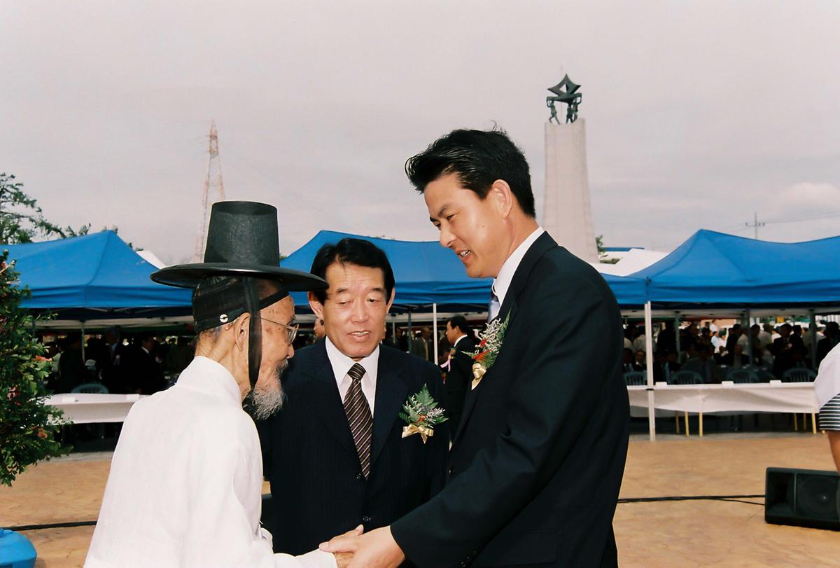 새천년 생명의 숲. 군민 생활 체육공원 준공식