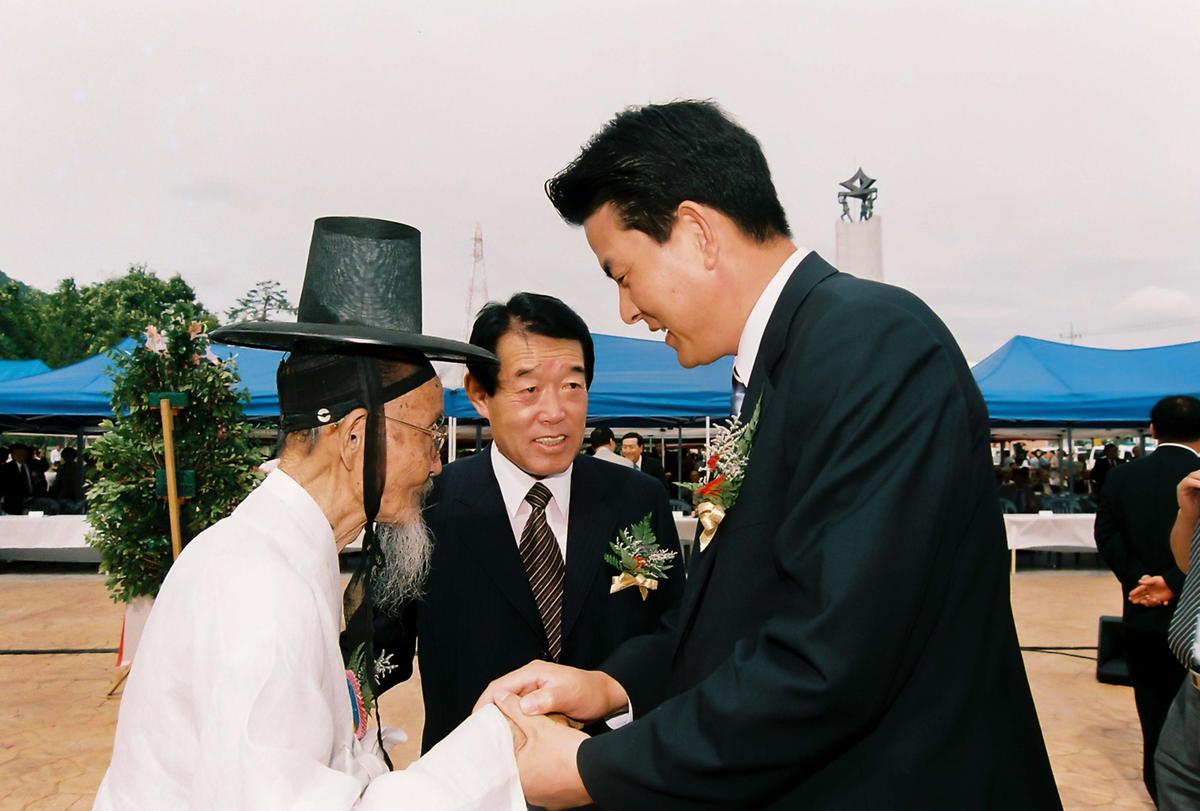 새천년 생명의 숲. 군민 생활 체육공원 준공식