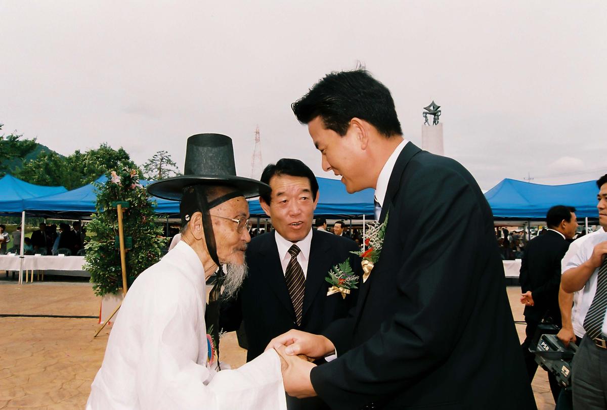 새천년 생명의 숲. 군민 생활 체육공원 준공식