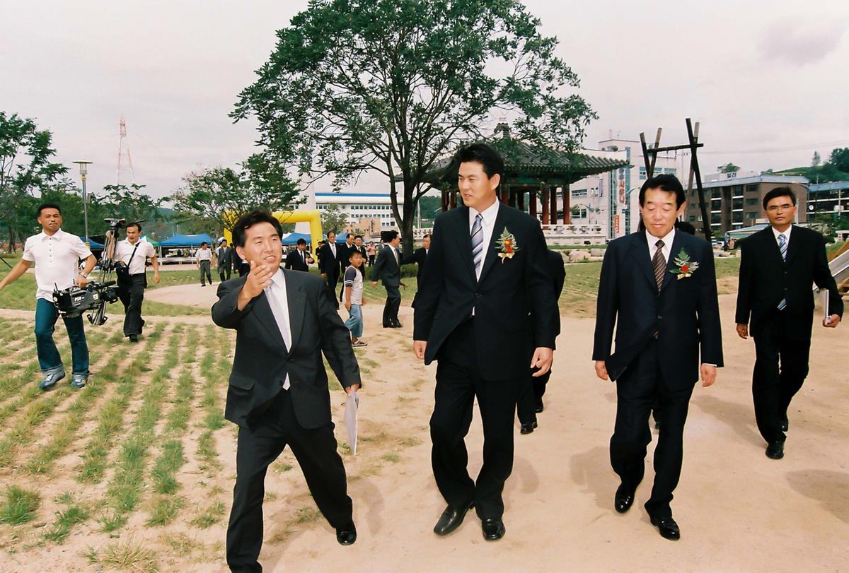 새천년 생명의 숲. 군민 생활 체육공원 준공식