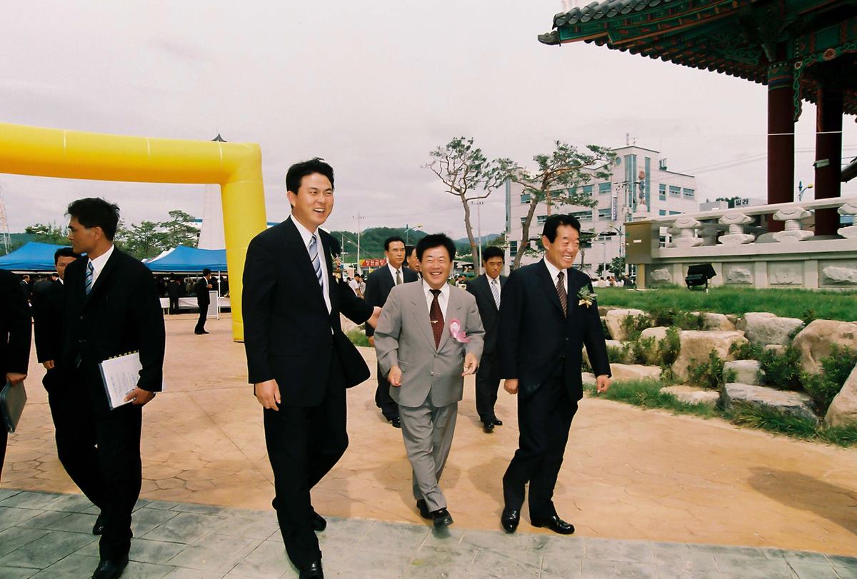 새천년 생명의 숲. 군민 생활 체육공원 준공식