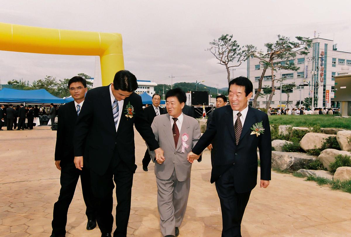 새천년 생명의 숲. 군민 생활 체육공원 준공식