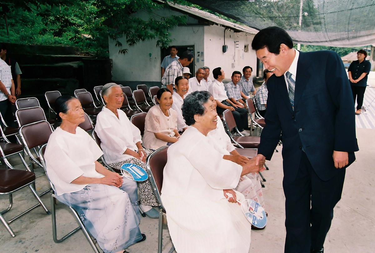 2002년 범죄없는 마을 현판식