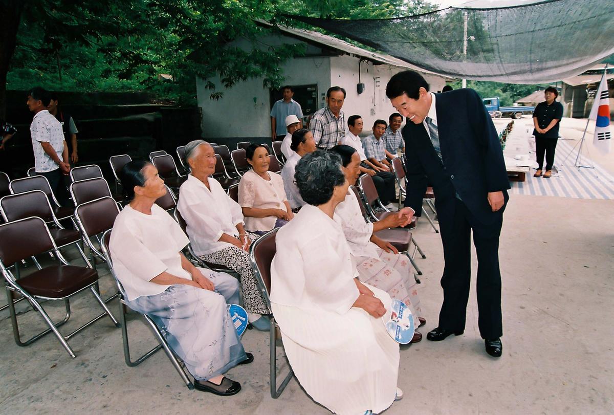 2002년 범죄없는 마을 현판식