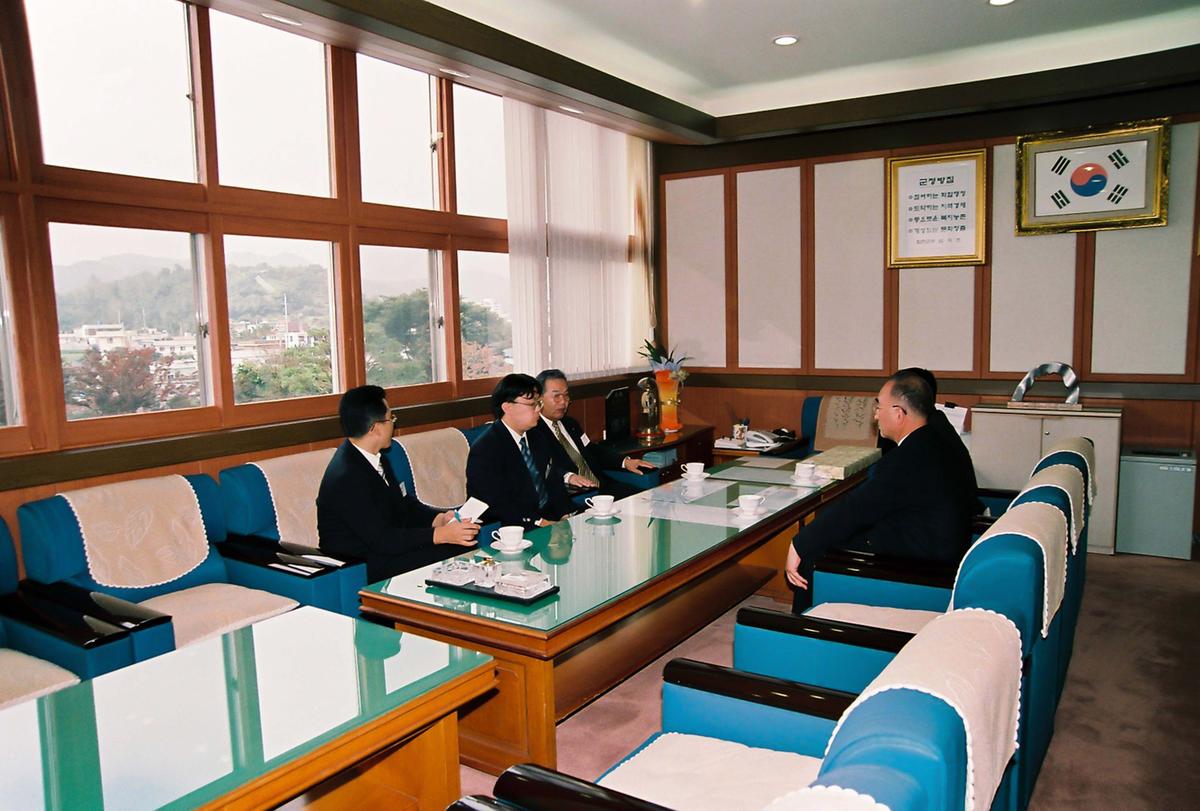 합천신문 장학문화재단 현판식