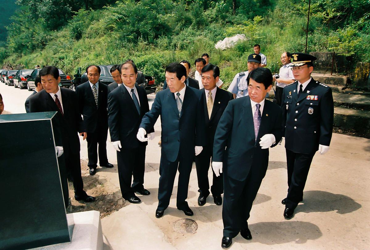 2002년 범죄없는 마을 현판식