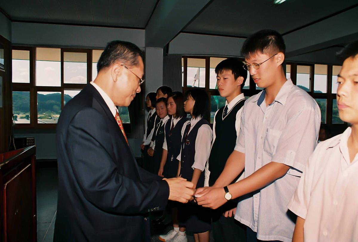2001년도 2학기분 장학금 전달식
