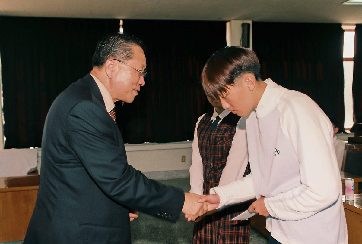2000년도 2학기분 장학금 전달식