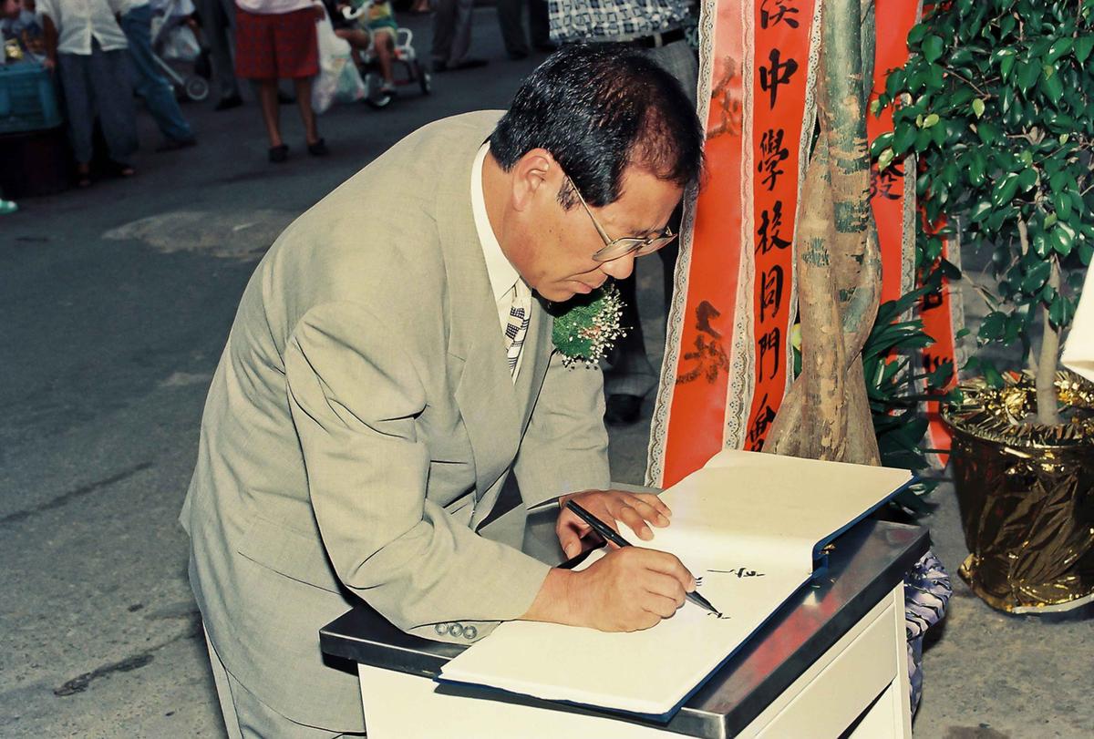 농,축산물 시범 판매장 개장