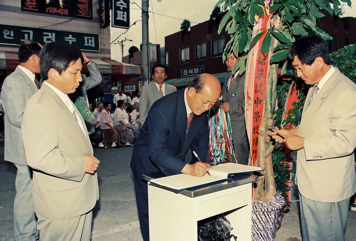 농,축산물 시범 판매장 개장