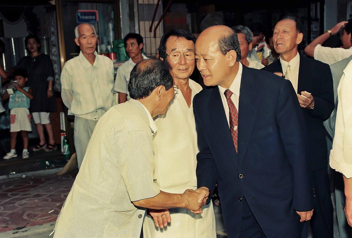 농,축산물 시범 판매장 개장