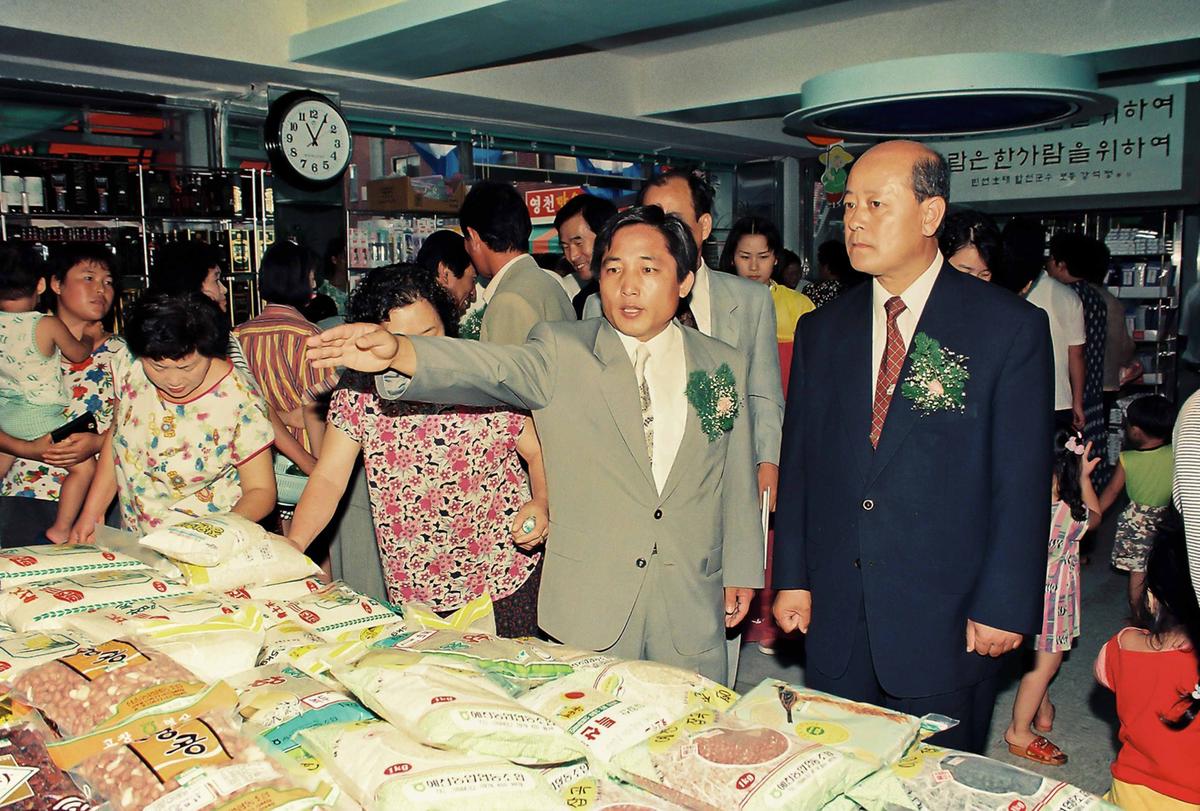 농,축산물 시범 판매장 개장