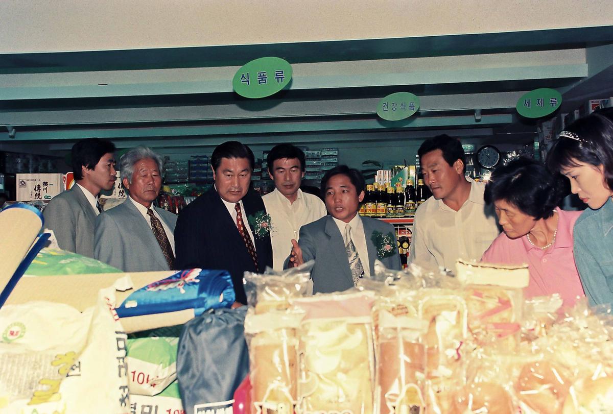 농,축산물 시범 판매장 개장