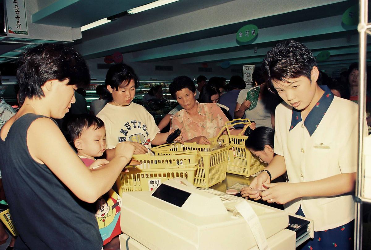 농,축산물 시범 판매장 개장