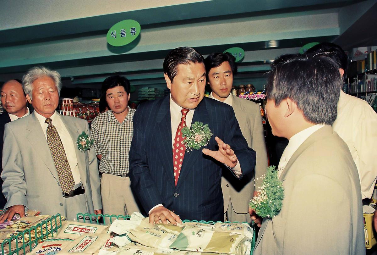 농,축산물 시범 판매장 개장