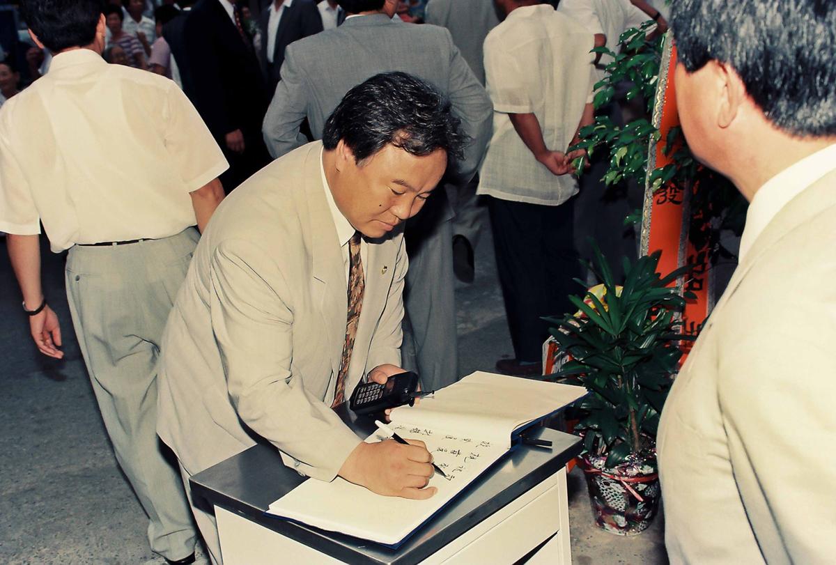 농,축산물 시범 판매장 개장