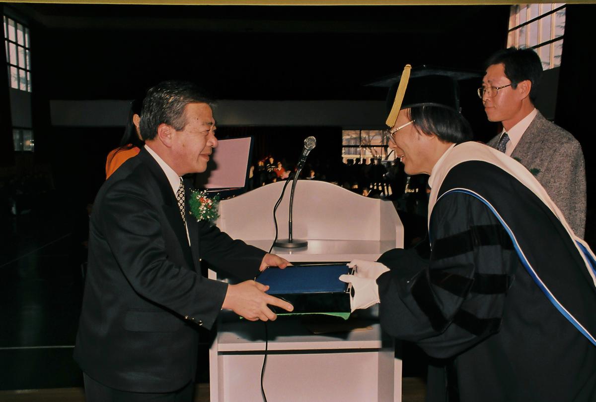 대구미래대학 1999학년도 제18회 학위수여식