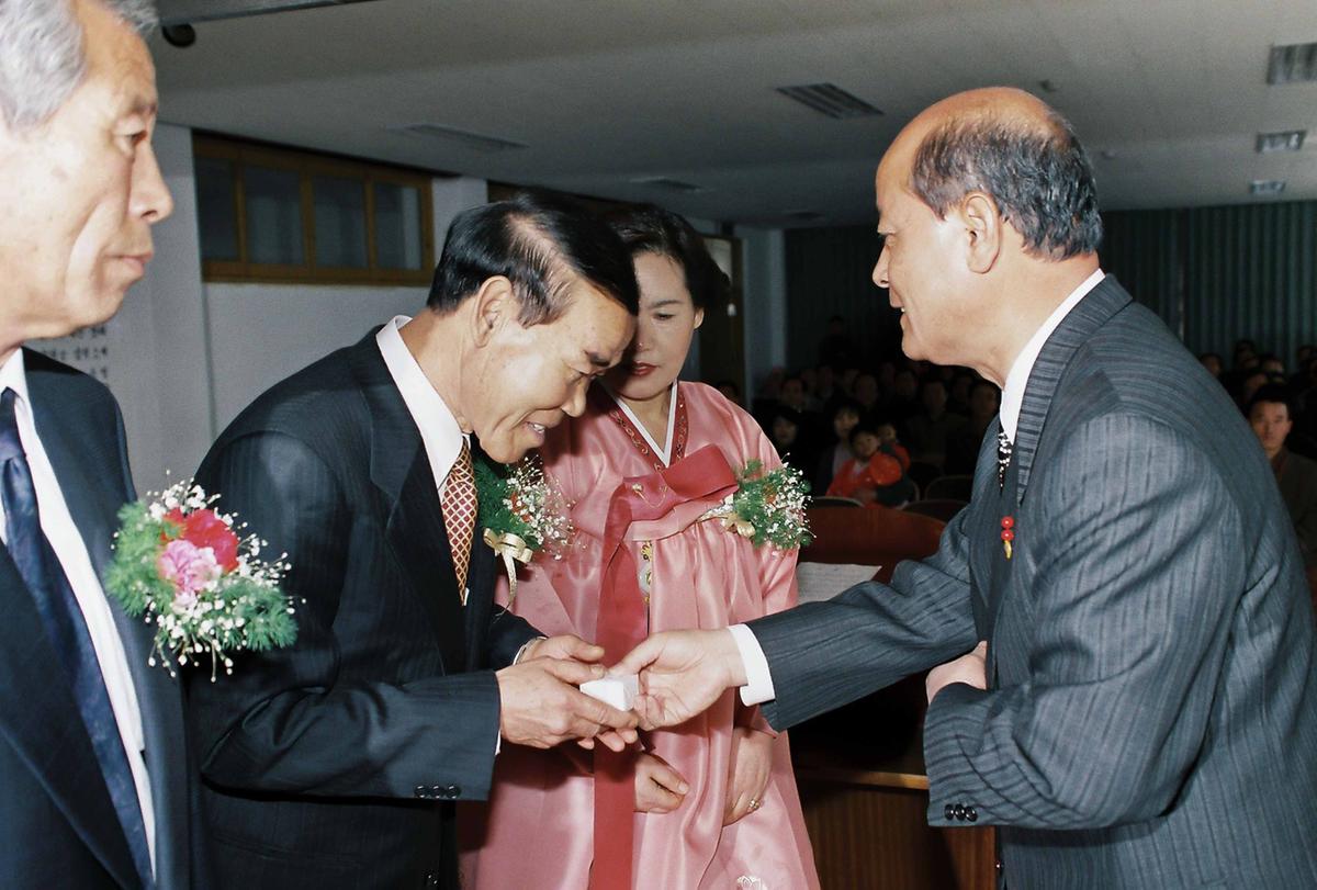 강신환,이수용 농민상담소장 정년퇴임