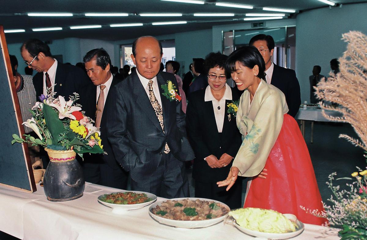 생활개선회원작품(향토요리,꽃꽂이) 전시