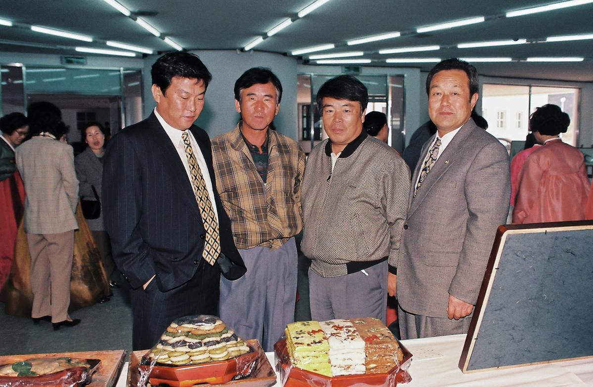 생활개선회원작품(향토요리,꽃꽂이) 전시