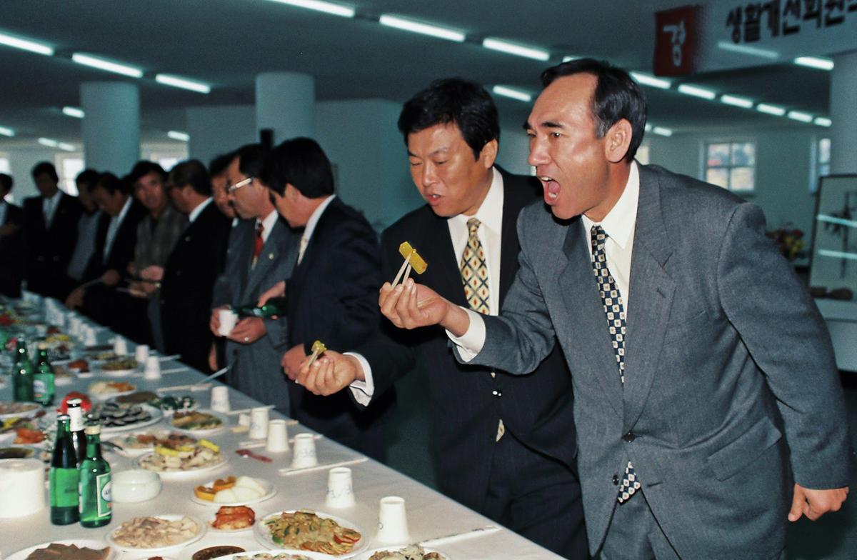 생활개선회원작품(향토요리,꽃꽂이) 전시
