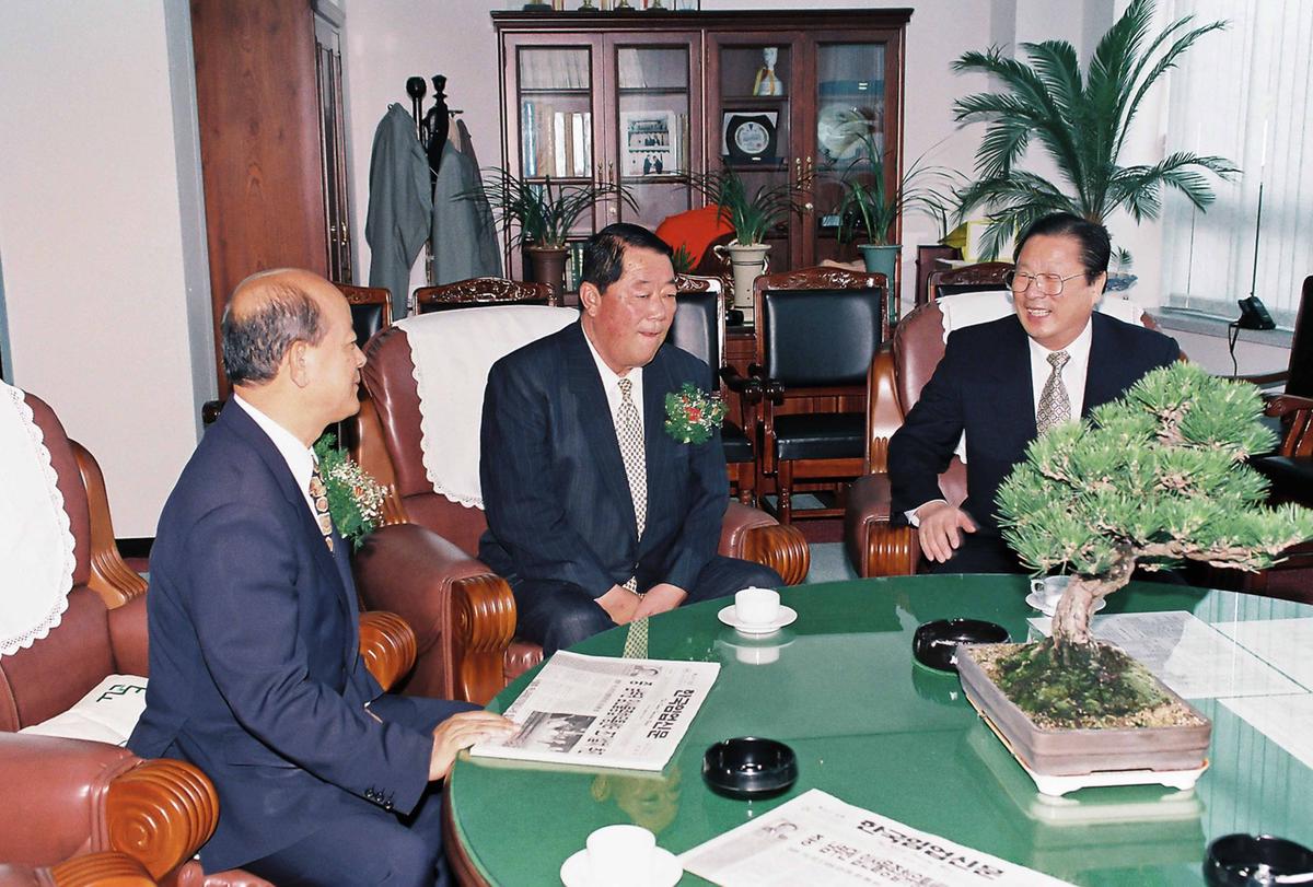 청사준공 및 임산물직매장 금융점포 개점