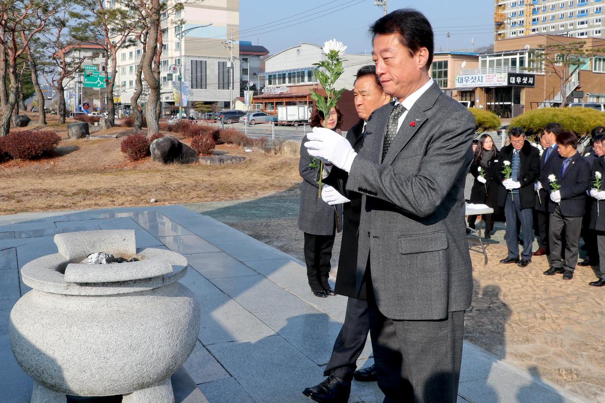 충혼탑, 3.1운동기념탑, 창의사 참배