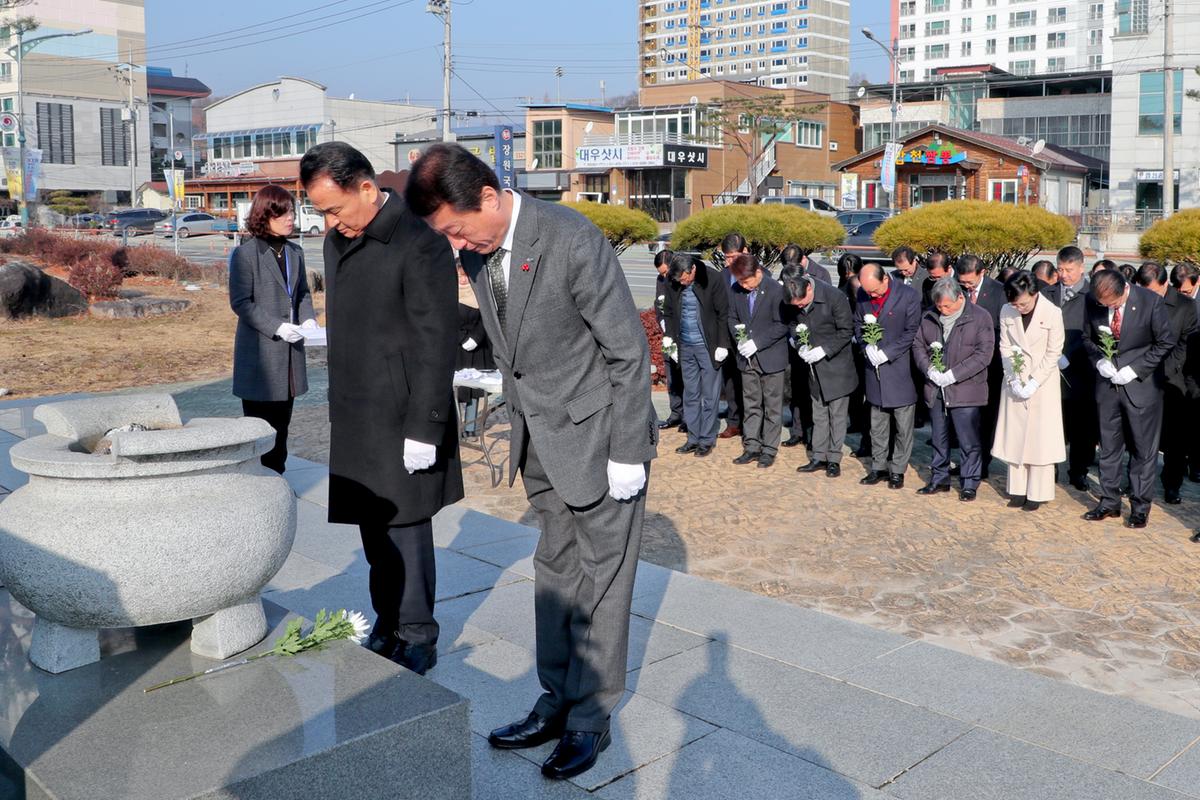 충혼탑, 3.1운동기념탑, 창의사 참배