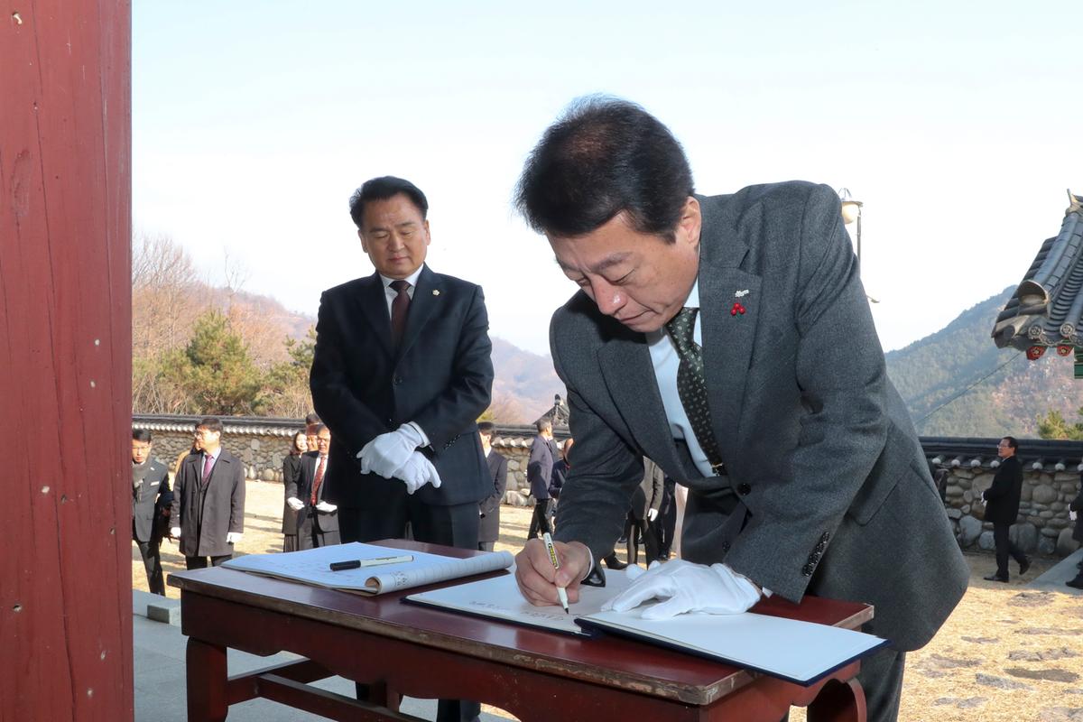충혼탑, 3.1운동기념탑, 창의사 참배