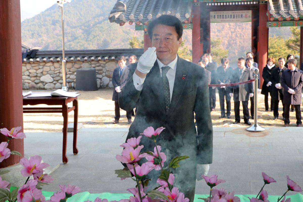충혼탑, 3.1운동기념탑, 창의사 참배