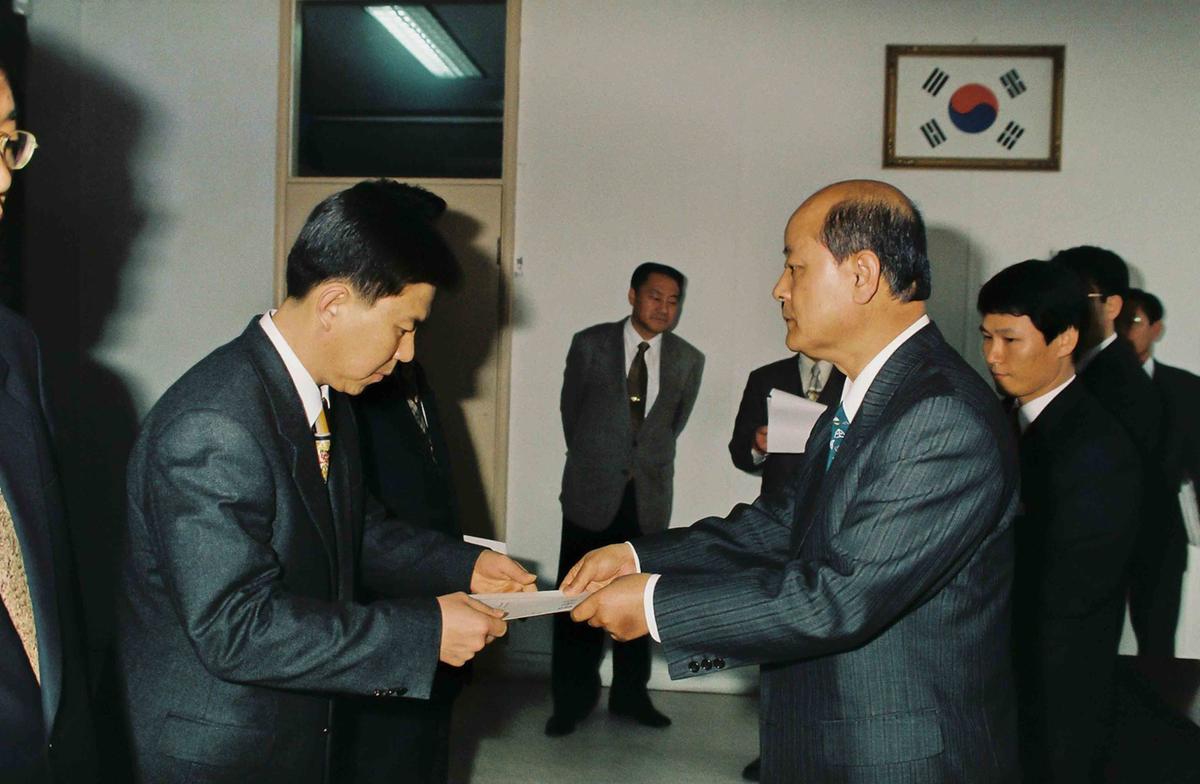 임용