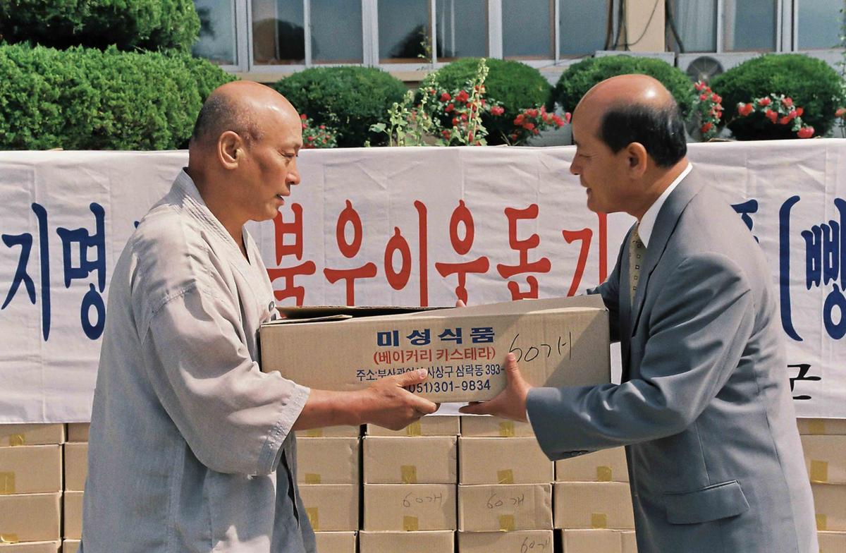장지명스님 불우이웃돕기 물품(빵) 전달